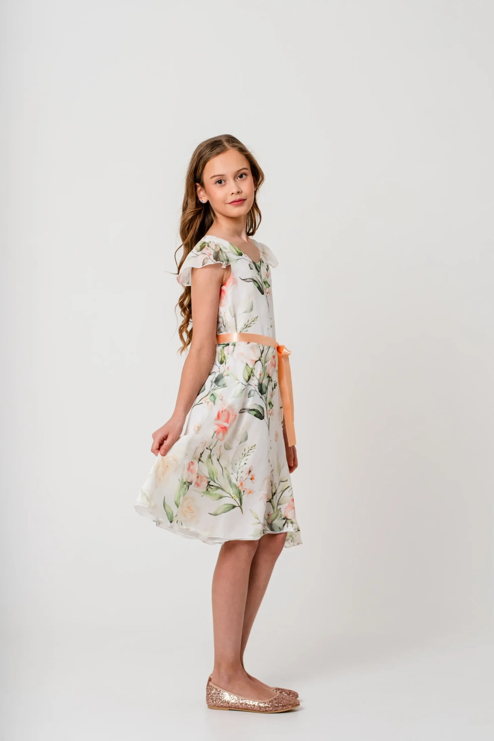 Mingnelin sifonkimekko, Roses