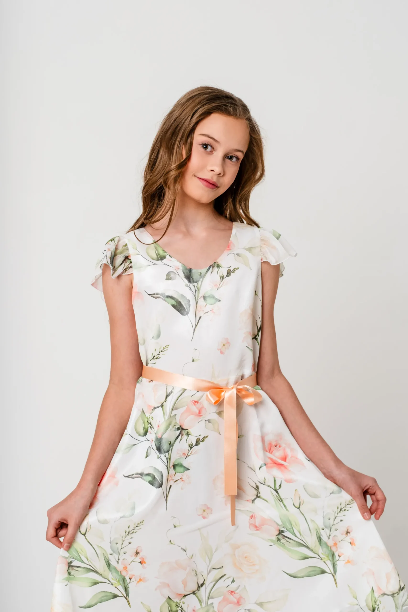 Mingnelin sifonkimekko, Roses